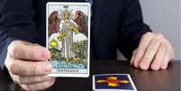 Mensagem do tarot para quem está buscando transformação –  Foto: Shutterstock / João Bidu