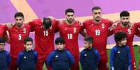 Jogadores do Ir&atilde; ficam em sil&ecirc;ncio durante hino nacional do pa&iacute;s na Copa do Mundo do Catar  Foto: Reuters