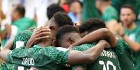 Jogadores da Arábia Saudita comemoram vitória  Foto: Fifa
