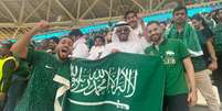 Torcedores sauditas celebram vitória contra a Argentina na Copa do Mundo  Foto: Aline Küller/Terra 