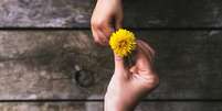Entenda como a gentileza pode melhorar a sua vida e a de outras pessoas  Foto: Shutterstock / Alto Astral