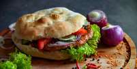 Guia da Cozinha - Copa do Mundo: receita de pljeskavica, o quase hambúrguer da Sérvia  Foto: Guia da Cozinha