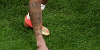 Neymar lesionou o tornozelo durante partida de estreia do Brasil na Copa do Mundo.   Foto: Molly Darlington/Reuters