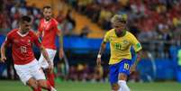 Neymar em a&ccedil;&atilde;o no jogo entre Brasil x Su&iacute;&ccedil;a, estreia da sele&ccedil;&atilde;o na Copa de 2018.  Foto: Eduardo Nicolau/Estad&atilde;o / Estad&atilde;o