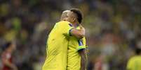 Neymar é criticado por 'abraço mole'  Foto: Lucas Figueiredo/CBF