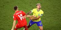 Bruno Guimarães, meio-campista da Seleção Brasileira, no jogo contra a Suíça  Foto: Reprodução/Twitter/@fifaworldcup_pt