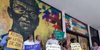 Manifestantes em frente à Fundação Cultural Palmares em Brasília.  Foto: Imagem: Cedefes / Alma Preta