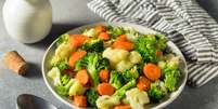 Salada de brócolis e couve-flor   Foto: Shutterstock / Portal EdiCase