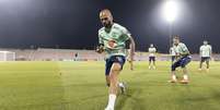 Daniel Alves durante treino da Seleção Brasileira   Foto: Lucas Figueiredo/CBF