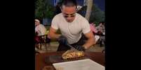 Salt Bae é um fenômeno nas redes sociais (Foto: Reprodução/Instagram)  Foto: Lance!