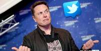 Elon Musk insiste que não mexeu nas regras do Twitter, mas não está convencendo legisladores europeus   Foto: Britta Pedersen-Pool/Getty Images/Ronaldo Gogoni/Meio Bit / Meio Bit