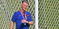 Van Gaal tem o elenco completo à disposição desde o início da Copa do Mundo (Alberto PIZZOLI / AFP)  Foto: Lance!