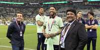 Neymar apareceu sorridente no gramado antes de Brasil e Camarões  Foto: Lucas Figueiredo/CBF