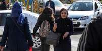 Muitas mulheres iranianas vêm se recusando a usar um lenço para cobrir a cabeça  Foto: DW / Deutsche Welle