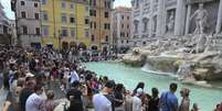 Turistas na Fontana di Trevi, em Roma  Foto: ANSA / Ansa - Brasil
