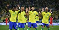 Vini, Raphinha, Paquetá e Neymar celebrando gol com a coreografia de "Os Criaz da Seleção" (Pablo PORCIUNCULA / AFP)  Foto: Lance!