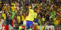 Vini Jr marcou seu primeiro gol na Copa do Mundo e imitou Pelé (Foto: JOSE SENA GOULAO / EFE / EPA)  Foto: Lance!