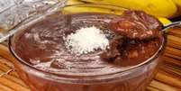 Guia da Cozinha - Doce de banana com chocolate: a receita da vovó pode ficar ainda mais gostosa  Foto: Guia da Cozinha