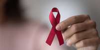 Dezembro Vermelho: campanha combate HIV, Aids e outras ISTs  Foto: Shutterstock / Saúde em Dia