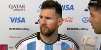 Messi se irrita com atacante holandês após fim do jogo: "O que foi, bobo?"  Foto: Reprodução/Twitter/@lacapital