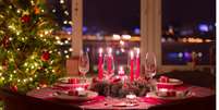 Veja como decorar sua mesa natalina – Foto: Shutterstock  Foto: Guia da Cozinha