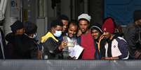 Migrantes chegam &agrave; It&aacute;lia a bordo do navio Geo Barents, de M&eacute;dicos Sem Fronteiras  Foto: ANSA / Ansa - Brasil