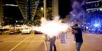 Manifestantes confrontaram as forças policiais em Brasília na noite desta segunda-feira, 12.  Foto: Ueslei Marcelino/Reuters