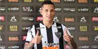 Guilherme Arana &eacute; apresentado no Atl&eacute;tico-MG  Foto: Divulga&ccedil;&atilde;o/ Atl&eacute;tico-MG / Estad&atilde;o