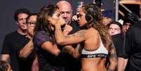 Julianna Peña x Amanda Nunes se encaram na pesagem do UFC (Foto: Divulgação / Zuffa LLC)  Foto: Lance!