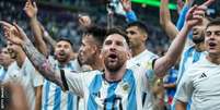 Canção se tornou hino não oficial da Copa do Mundo para Lionel Messi, a seleção argentina e os torcedores  Foto: Getty Images / BBC News Brasil