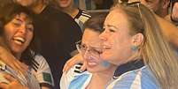 Marina e Fernanda choram e comemoram título da Argentina  Foto: Alexsander Vieira/Terra