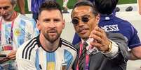 Salt Bae tirou foto com Messi e segurou a taça após "descuido" de Christian Romero (Foto: Reprodução/Instagram)  Foto: Lance!