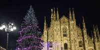 Árvore de Natal em frente à Catedral de Milão  Foto: ANSA / Ansa - Brasil