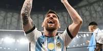 Foto de Messi com a taça da Copa do Mundo bateu recorde no Instagram (Reprodução/Instagram)  Foto: Lance!