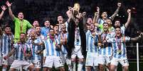 Jogadores da Argentina celebram o tricampeonato mundial (Kirill KUDRYAVTSEV / AFP  Foto: Lance!