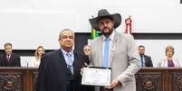Zé Trovão recebe o diploma de deputado federal   Foto: Tribunal Regional Eleitoral de Santa Catarina