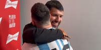 Sérgio Agüero abraçando Lionel Messi  Foto: Reprodução/Instagram