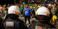 Policiais do Distrito Federal observam protesto bolsonaristas no início de dezembro  Foto: DW / Deutsche Welle