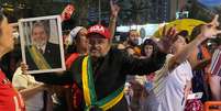 Sósia de Lula diz que passará réveillon com apoiadores à espera de posse presidencial  Foto: Karen Lemos/Terra