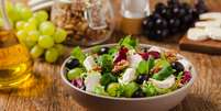 Salada de alface com uva e queijo  Foto: Shutterstock / Portal EdiCase