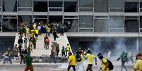 Bolsonaristas invadem Palácio do Planalto  Foto: Reuters / BBC News Brasil