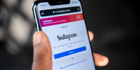 Imagem mostra aplicativo Instagram.   Foto: Unsplash/Solen Feyissa / Tecnoblog