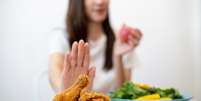 10 alimentos para cortar do prato em 2023  Foto: Shutterstock / Saúde em Dia