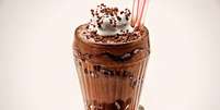 Guia da Cozinha - Milkshake de chocolate crocante irresist&iacute;vel para provar e aprovar!  Foto: Guia da Cozinha