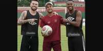 Lucas Lima e Robinho participaram de jogo-treino juntos (Foto: Reprodução/Instagram)  Foto: Lance!