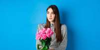 Símbolo de Vênus e Afrodite, essa flor ajuda a esquentar os sentimentos. Vem conhecer simpatias com rosas para atrair amor e paixão -  Foto: Shutterstock / João Bidu