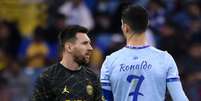 Cristiano Ronaldo e Messi durante amistoso na Árabia Saudita nessa quinta-feira (Foto: FRANCK FIFE / AFP)  Foto: Lance!