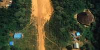 Pista de pouso em terra yanomami que é usada por garimpeiros ilegais  Foto: Getty Images / BBC News Brasil