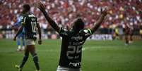 Gabriel Menino, jogador do Palmeiras, comemora gol durante partida contra o Flamengo no Estádio Mané Garrincha pela SuperCopa 2023  Foto: Mateus Bonomi/Agif