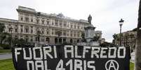 Manifestação em Roma em apoio ao anarquista Alfredo Cospito  Foto: ANSA / Ansa - Brasil